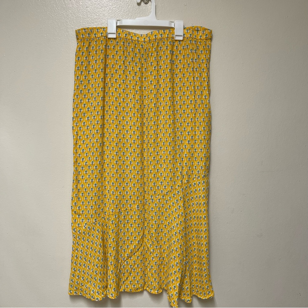 RHODE x Target Dainty Lotus Print Midi Skirt
Yellow Floral XL Boho Target Collab